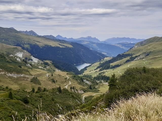 CORMET D'ARÊCHE DEPUIS LE BARRAGE SAINT GUÉRIN
