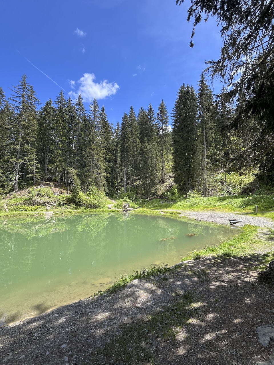 LAC DES ÉVETTES ET REFUGE DU PETIT TÉTRAS